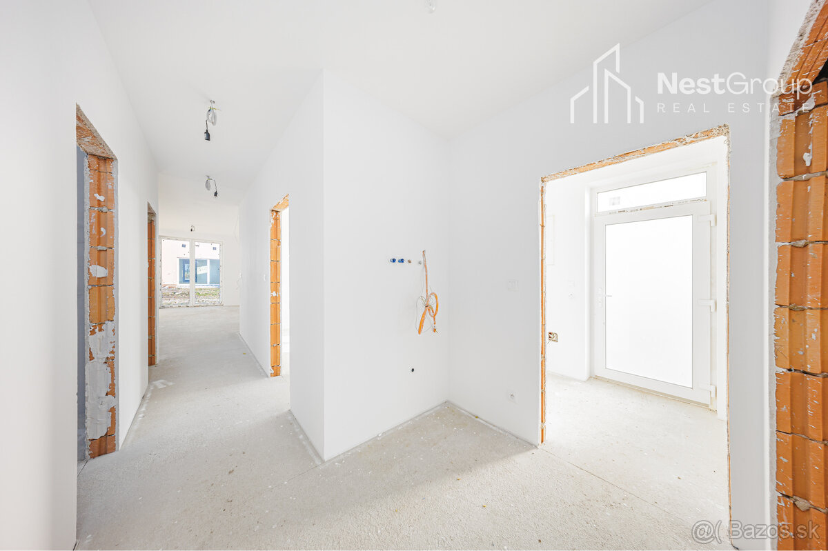 PREDAJ NOVOSTAVBA 4-IZBOVÝ DVOJPODLAŽNÝ RD, POZEMOK 300m2 - 4