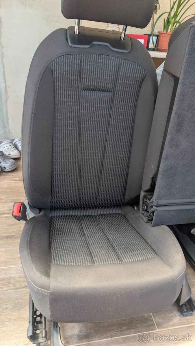 Znížená cena - sedadlá / Sedačky Audi A4 B9 Avant - 4