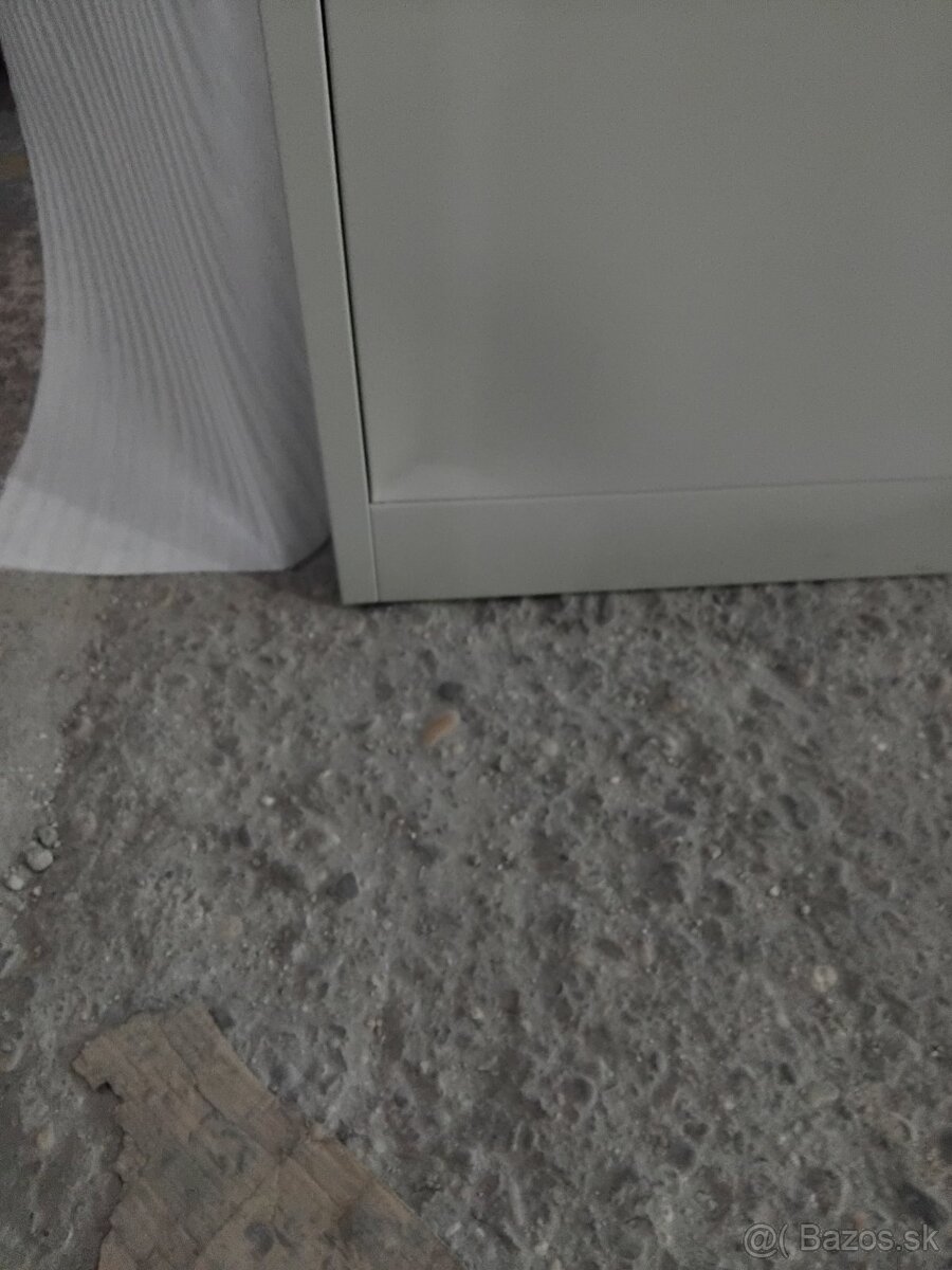 Kancelárska skriňa na dokumenty, 4 police - poškodená - 4