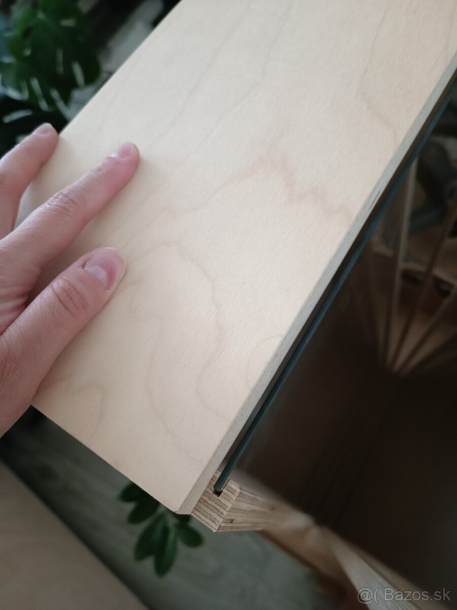 Drevená polica / vitrína z preglejky a skla (top stav) - 4