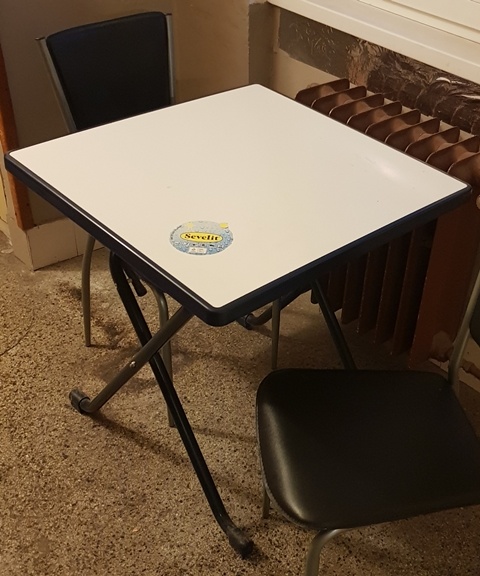 šatníková skriňa , stolik, kuchynský stôl, malá skrinka,lamp - 4