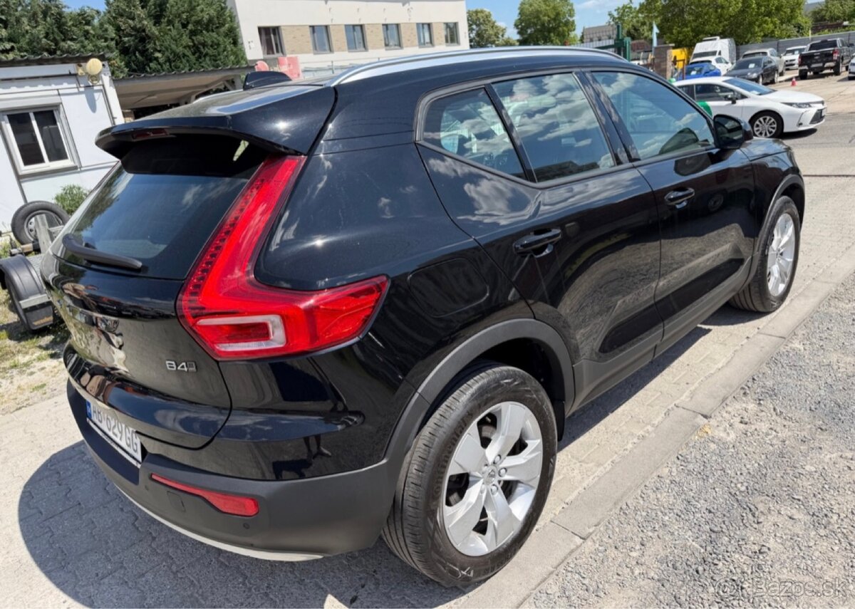 Volvo XC40 B4 Momentum Pro AWD A/T🔥 - 4
