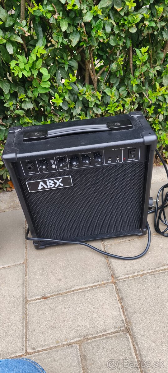 Predám set elektrickej gitary Stratocaster ST-230 + kombo - 4