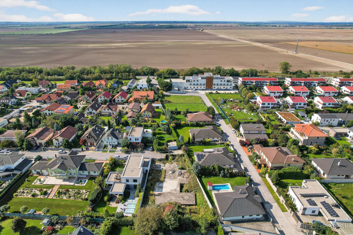 Stavebný pozemok s potenciálom pre 2 rodinné domy - 4