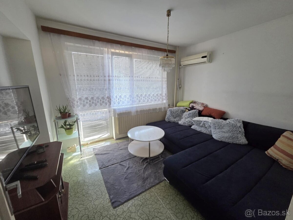 Predáme rodinný dom s pekným pozemkom v Kamenici nad Hronom. - 4