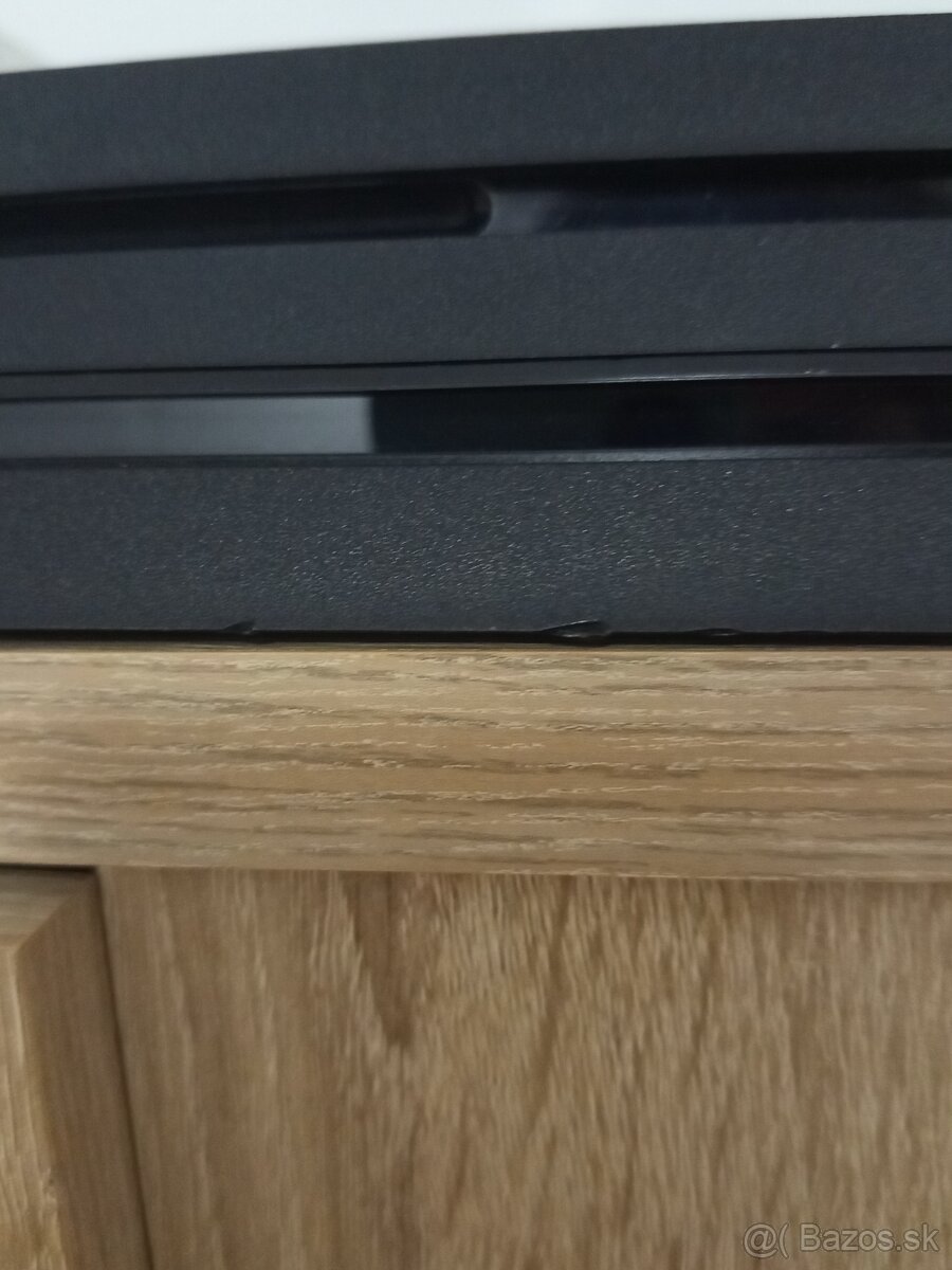 Predám Playstation 4 pro 1tb - 4