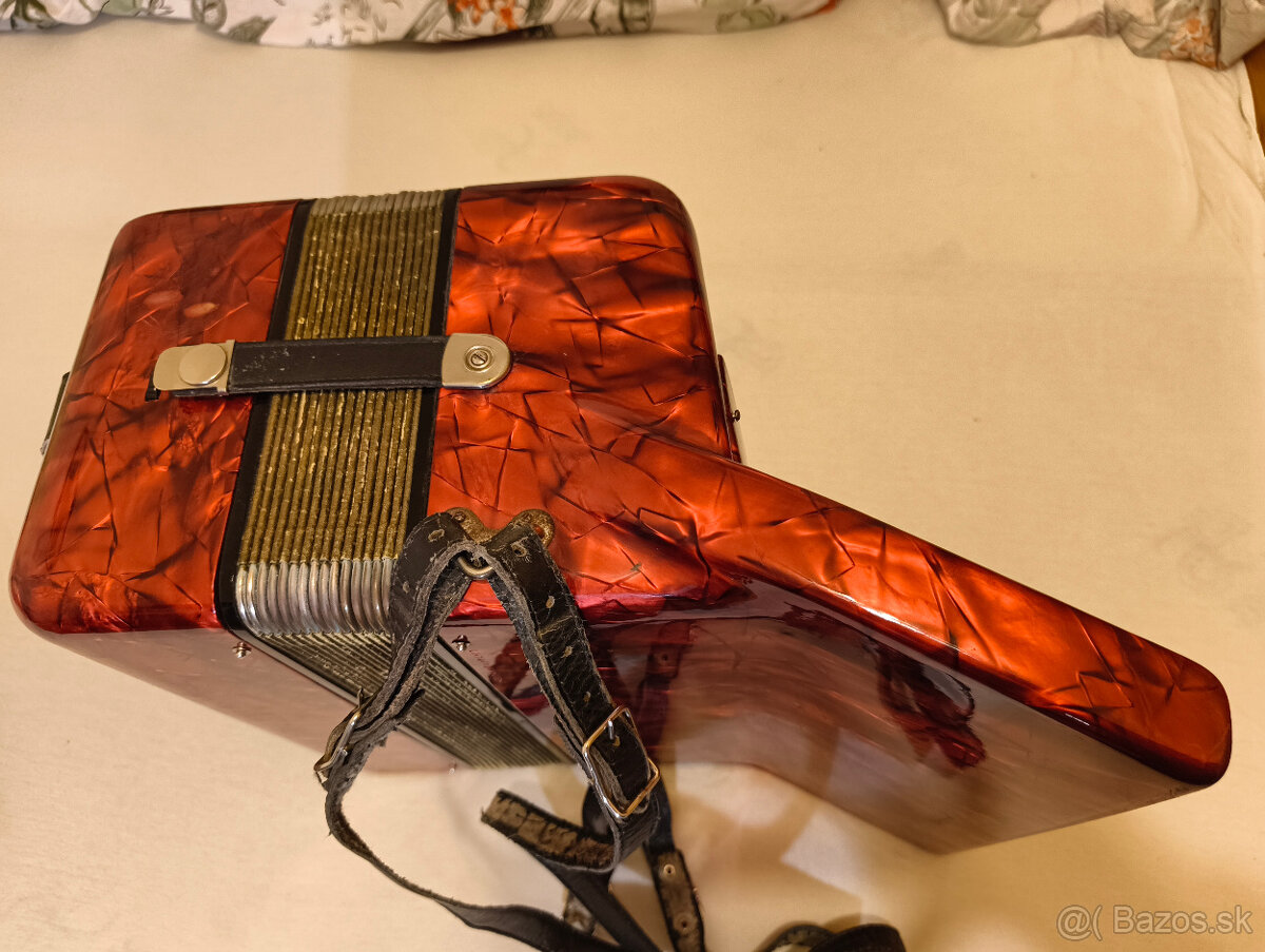 Predam 32basovy akordeon Lignatone - 4