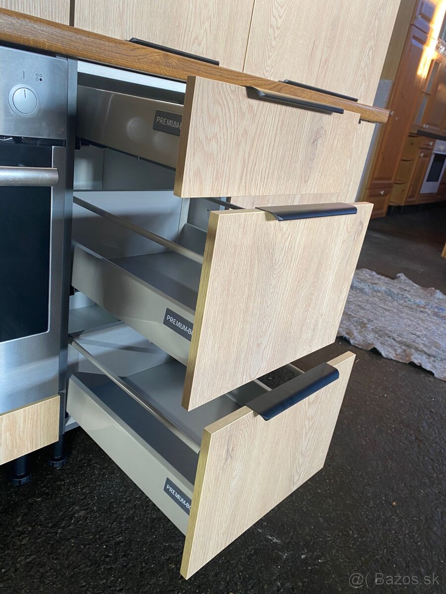 Moderná nová kuchynská linka so spotrebičmi - 4