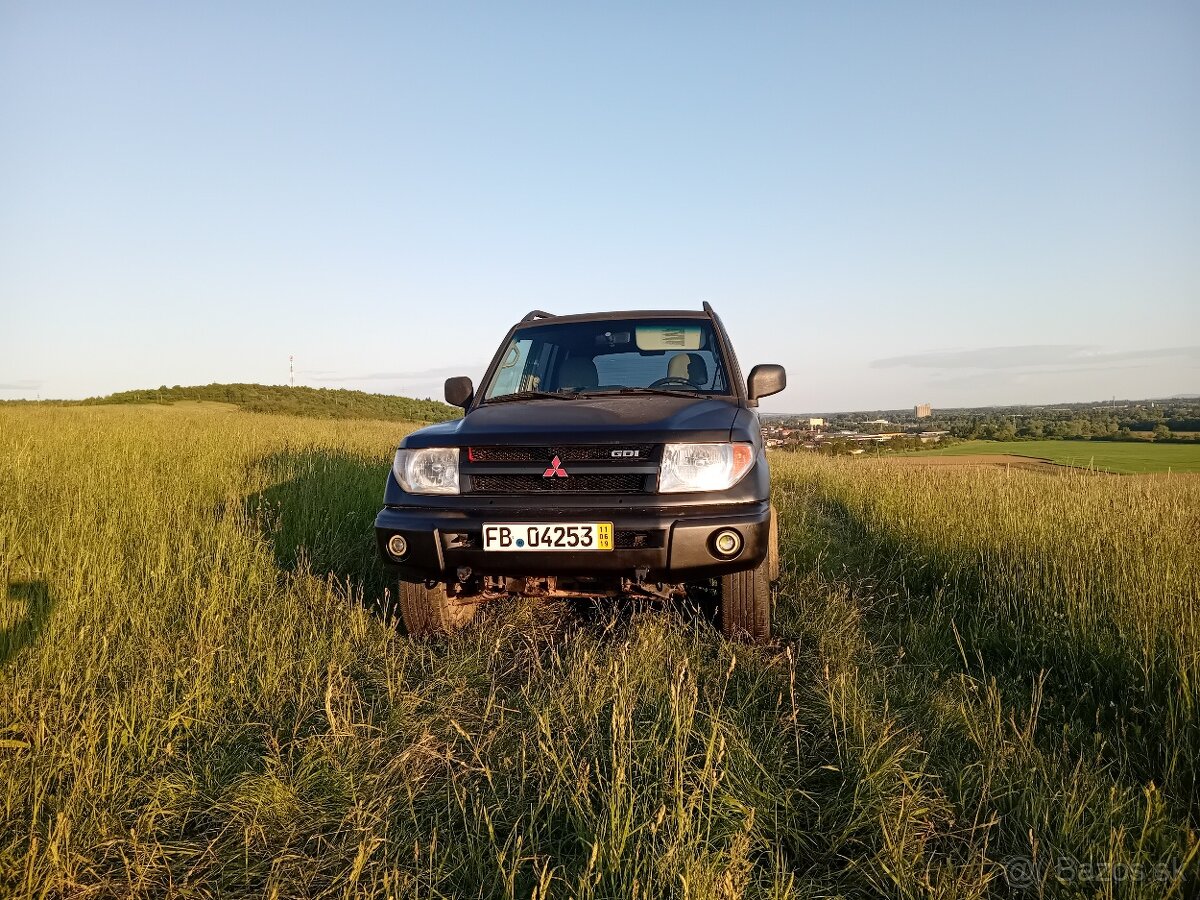 Mitsubishi pajero pinin