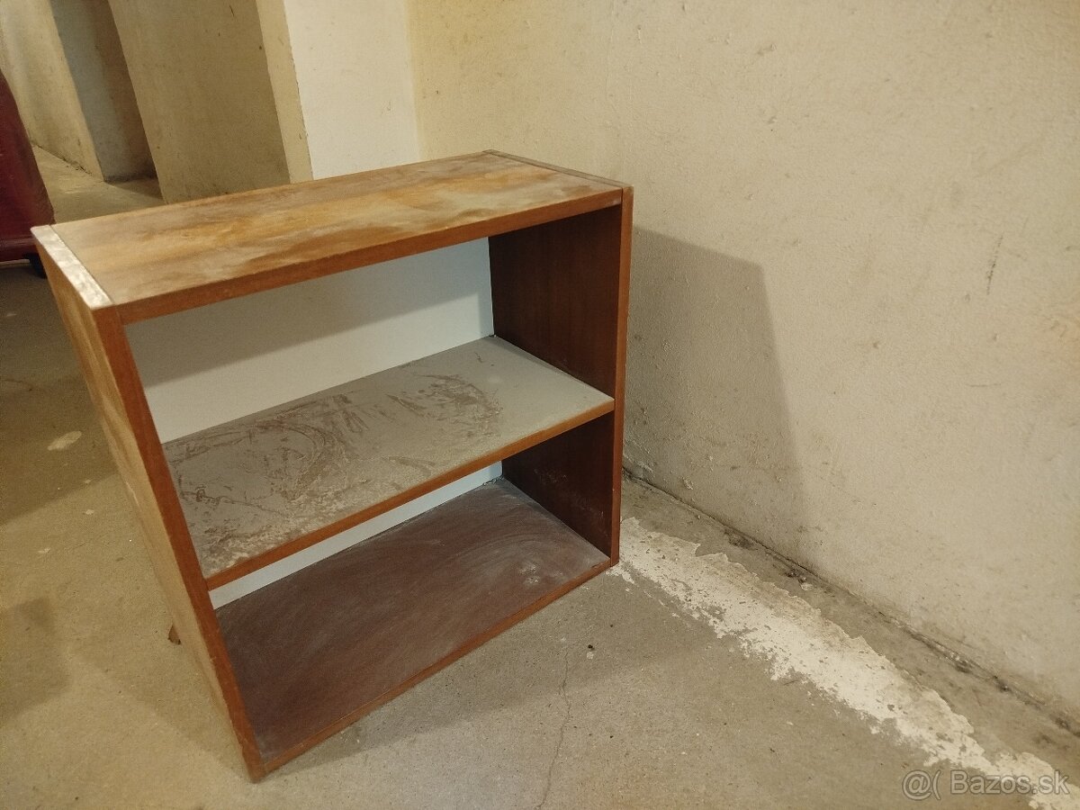 Starší zachovalý nábytok - 4