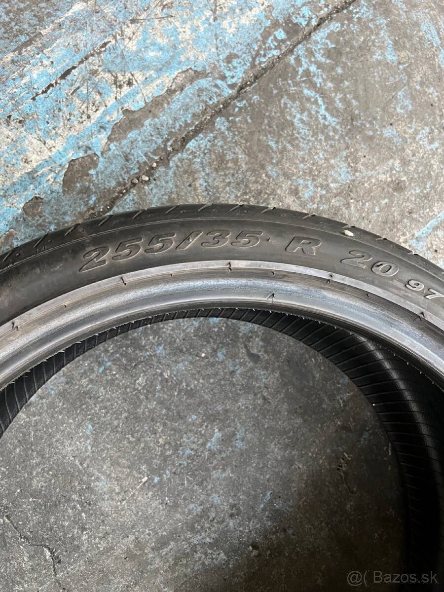 Pneu R20 255/35 Pirelli P Zero - 4