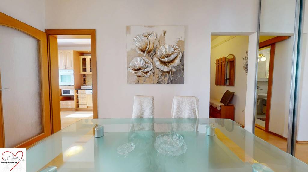 Z vchodu rovno do školy, na predaj praktický 3 izbový byt, A - 4