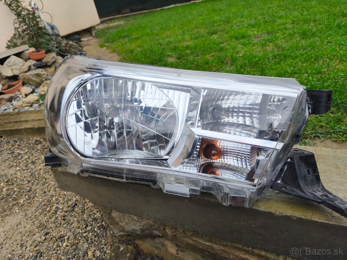 Predné svetlá na Toyota Hilux 2015-2020 - 4
