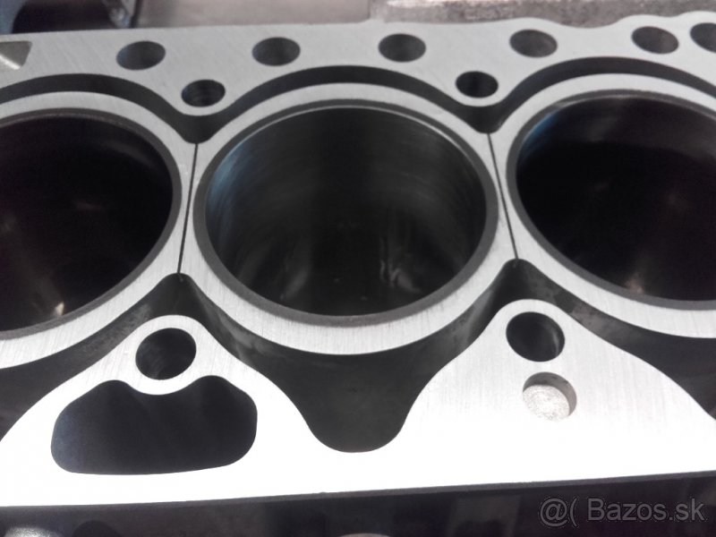 Volvo opravený blok motoru pětiválec D3,D4 a D5 - 4