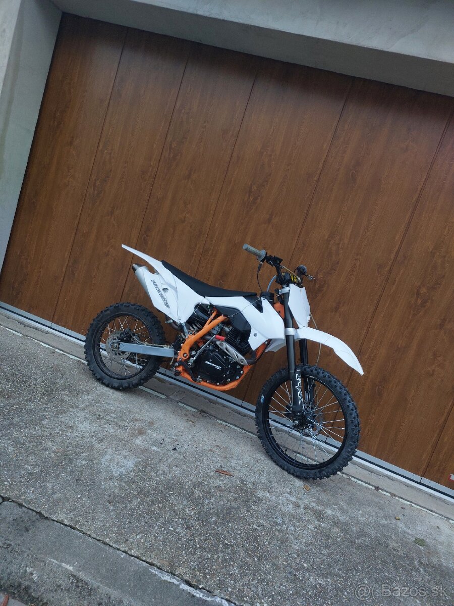 Predám motorku Pitbike minirocket hurricane 150