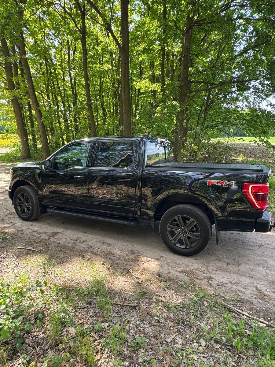 Prodám Ford F-150. Najeto jen 21700km