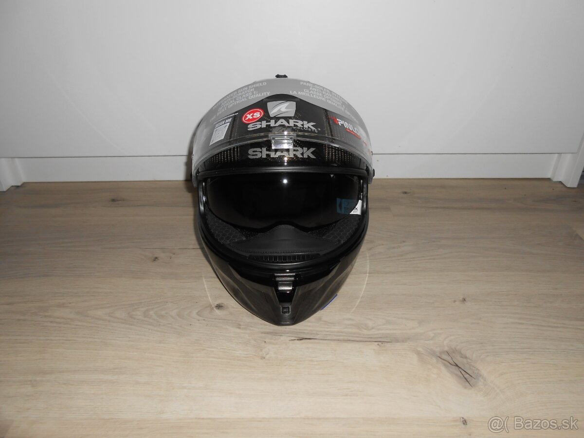 Predam krasnu novu karbonovu moto prilbu znacky SHARK SPARTA - 4