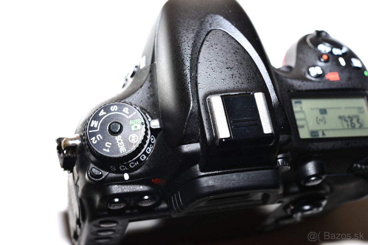 Nikon D610 + příslušenství - 4