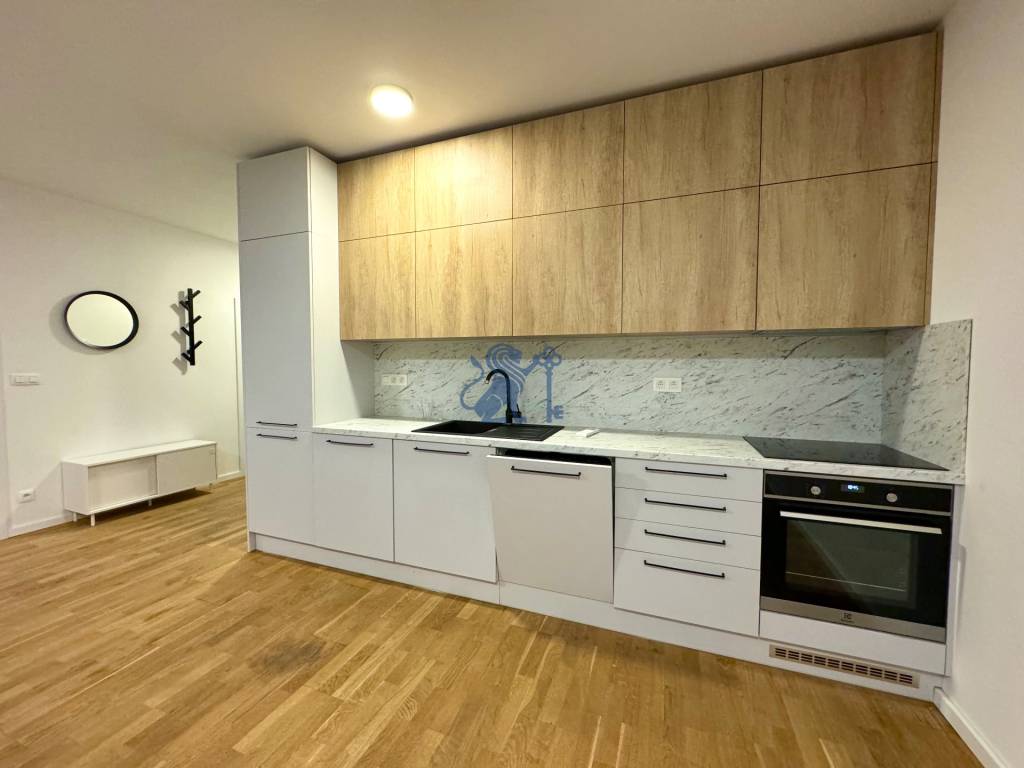 Budova s 8 apartmánmi alebo medicínske centrum, 9 park. mies - 4