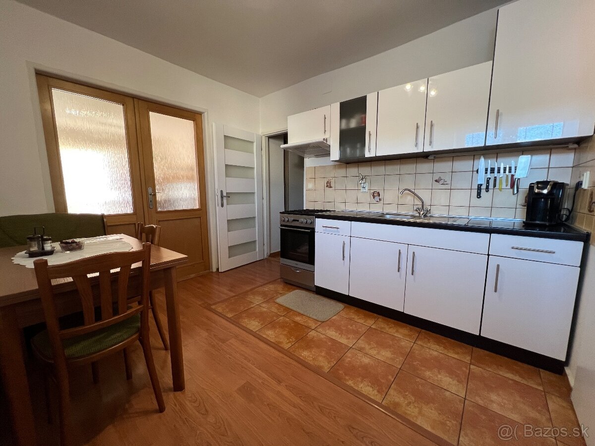 Na predaj 2 izbový slnečny a zrekonšt.byt vo Valaskej s balk - 4