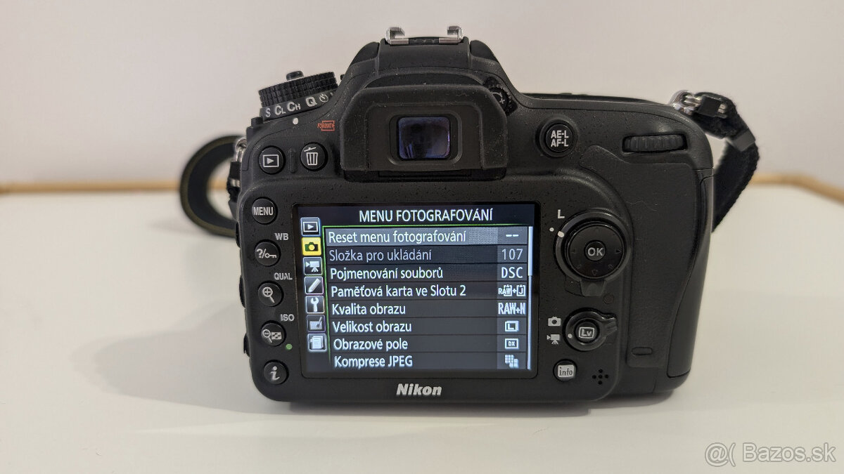 Nikon D7200 + Nikkor 18-105 mm - 4