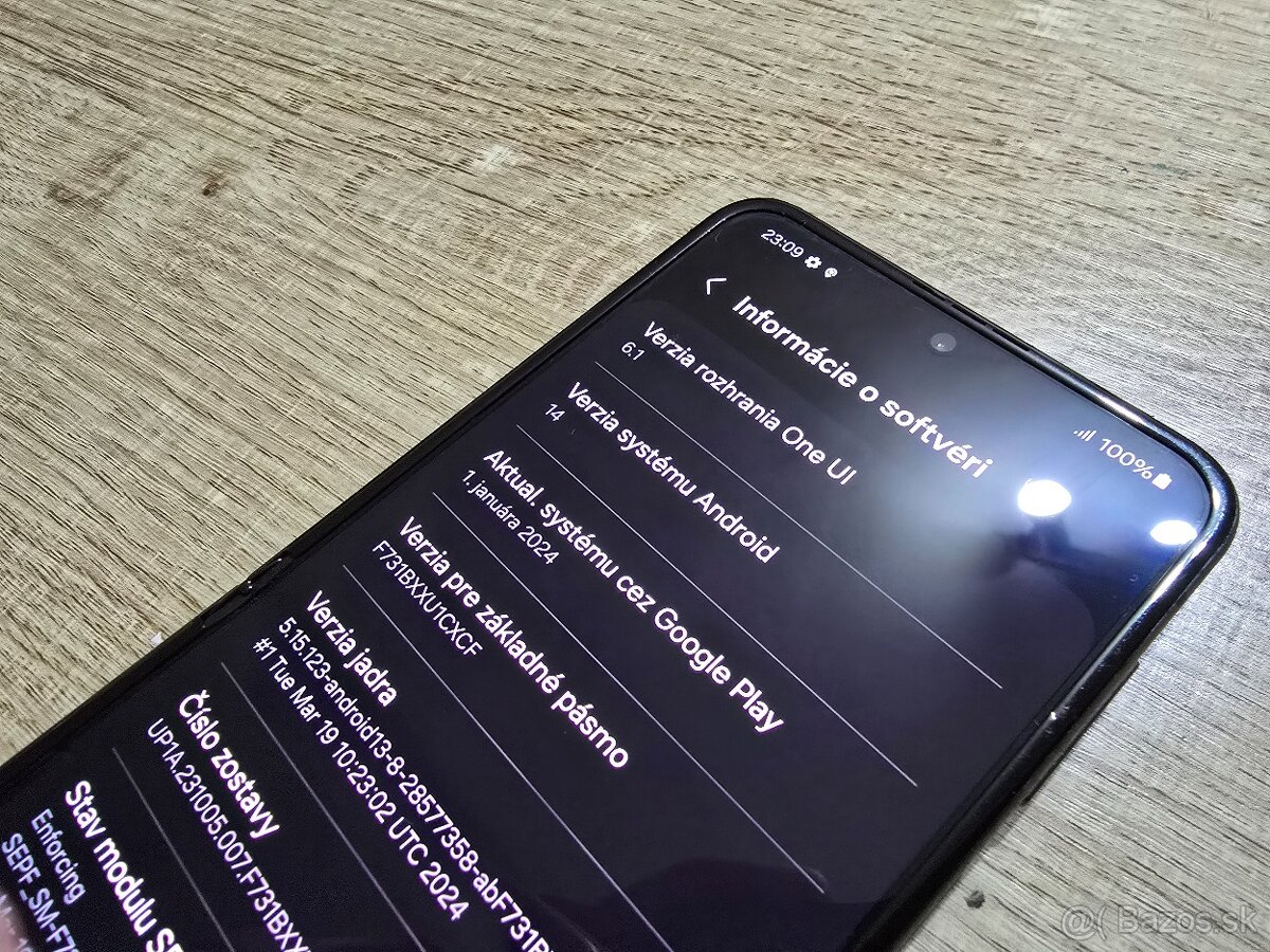 Samsung flip 5 256gb plnefunkcny ma len velmi jemne znamky p - 4
