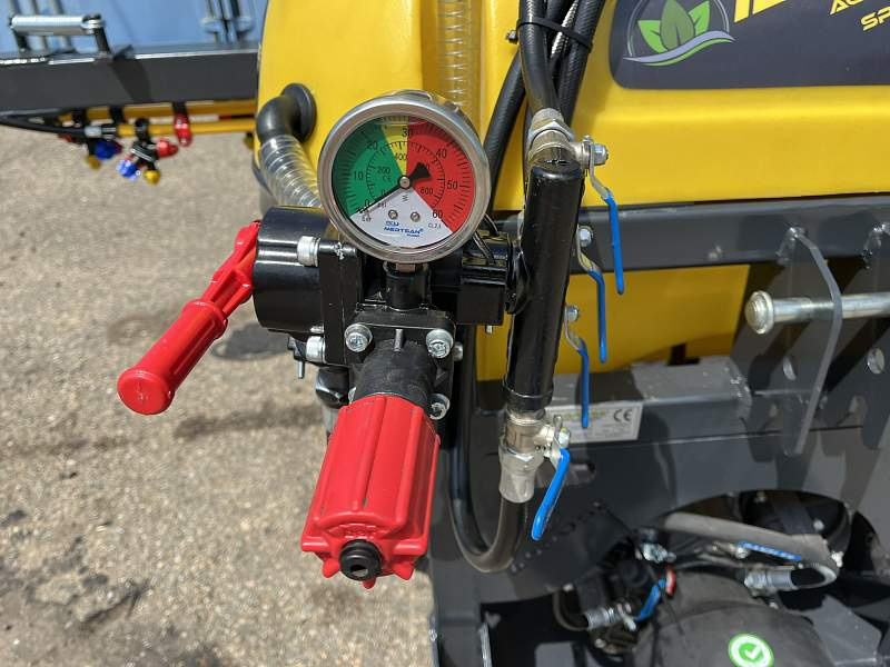 Nesený postrekovač Agrose ATS TRIO 200l, 6 m - 4