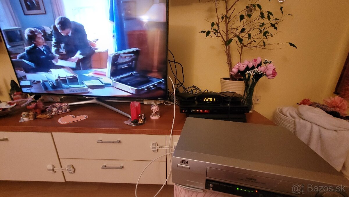 Videorekordér JVC HR-J587EU - 4