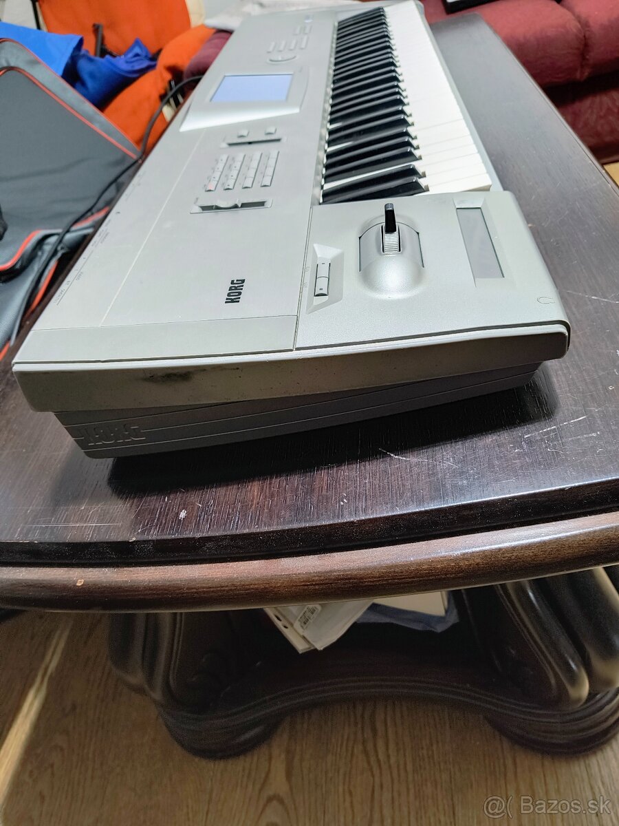 KORG TRIN ITY - 4