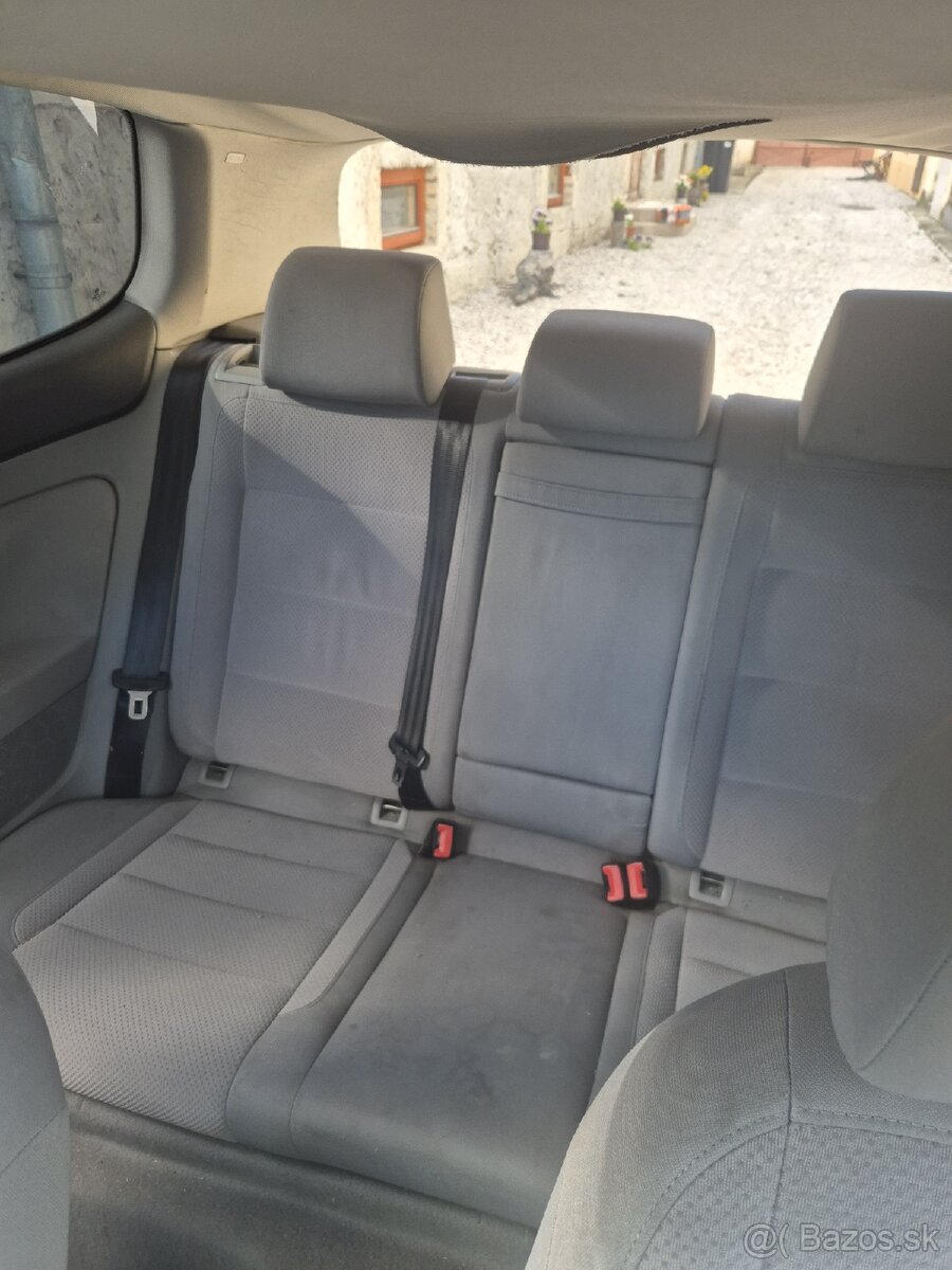 Interiér , sedačky vw golf 5 3dverak - 4