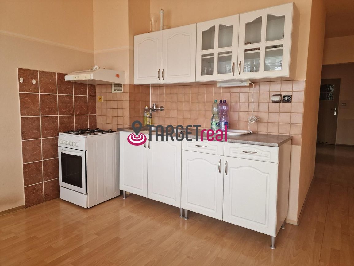 PREDAJ : veľký 2 izbový byt s výmerou 75 m2 s možnosťou prer - 4