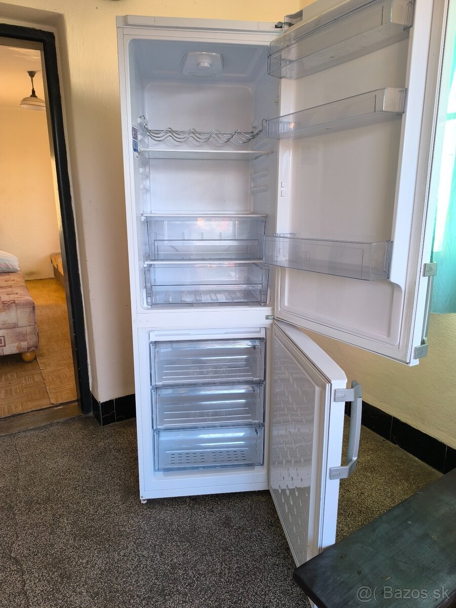 Chladnička s mrazničkou Beko. - 4