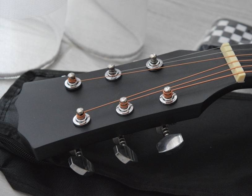 Akustická gitara s obalom - 4