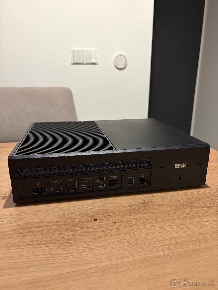 XBOX ONE 500 GB + KINECT + PRÍSLUŠENSTVO A HRY - 4