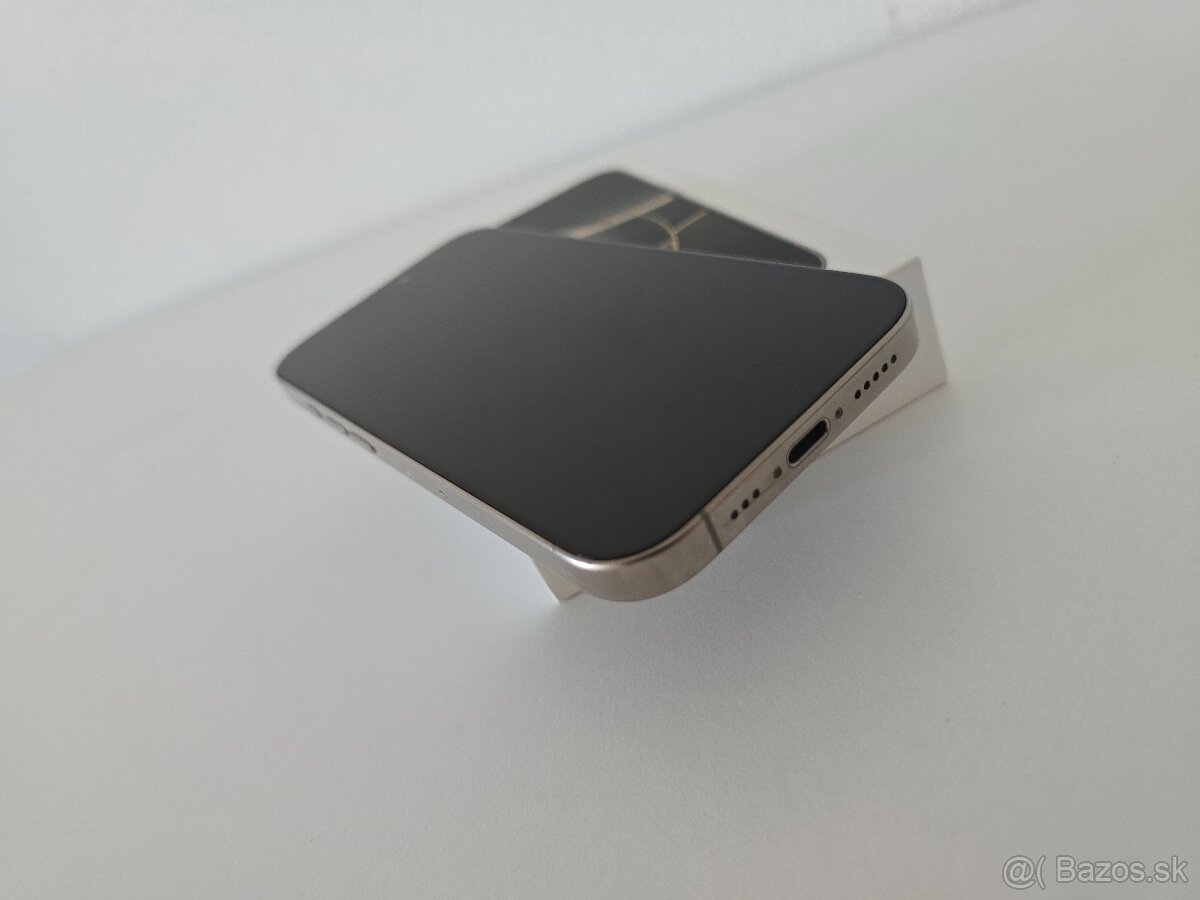 Apple iPhone 16 Pro - 4