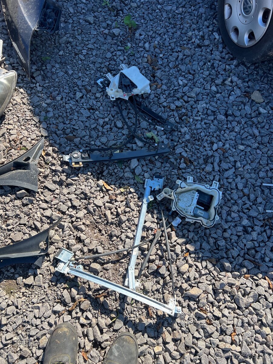 Predám zvyšné náhradné diely zo Seat Altea - 4