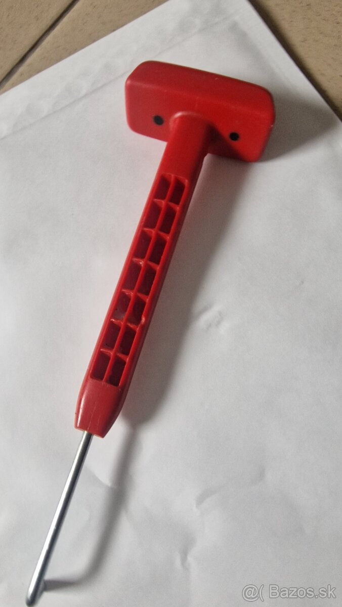 ORIGINÁLNA KĽUČKA PREDNÉHO SEDADLA Sabelt 500 ABARTH - 4