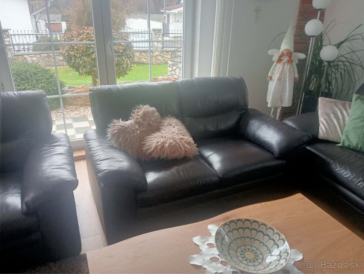 Predám sedačku koženú 3+2+2 - 4