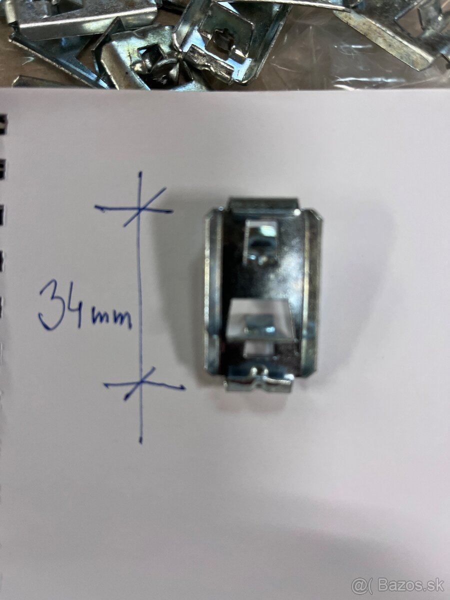 Fiat 850, 125 úchytky prahových líšt - 4