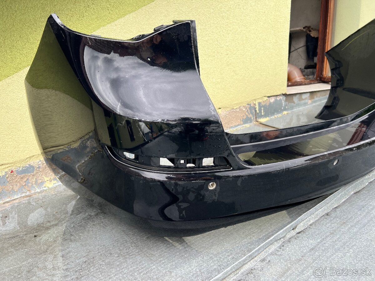 Opel astra J 4 kombi zadný naraznik - 4