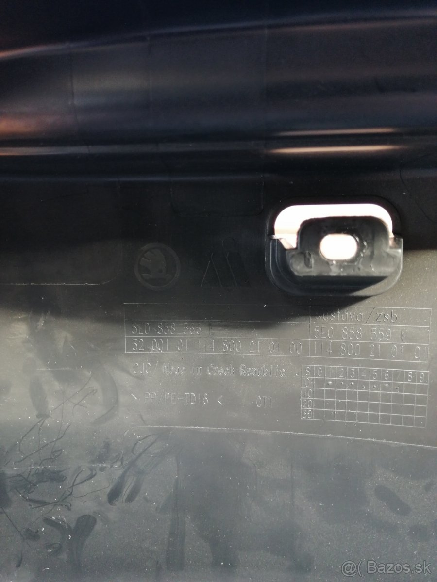 Spodná krytka volantu - 4