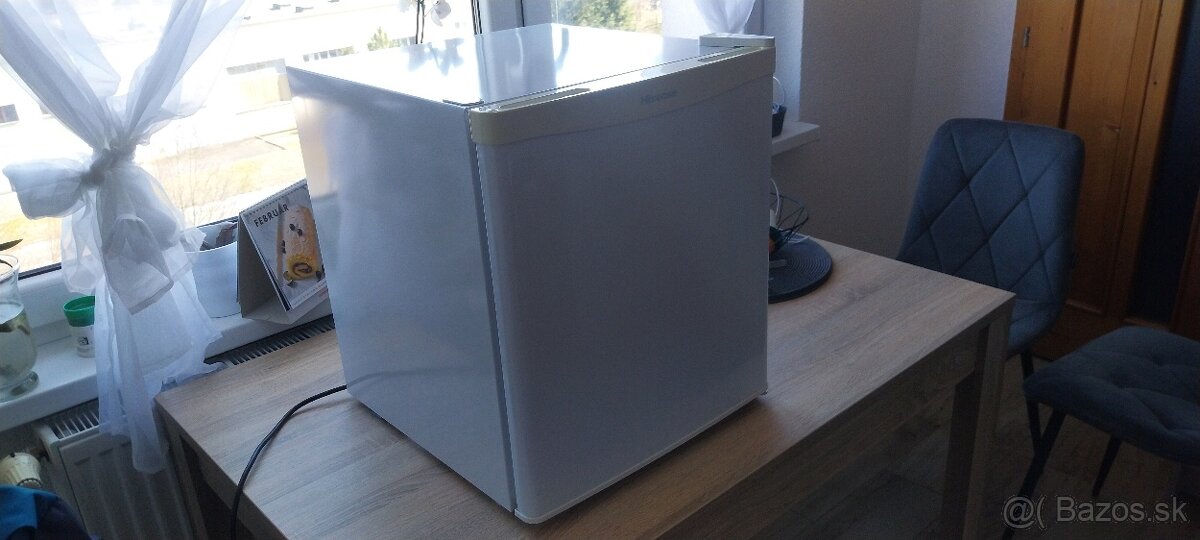 Mini chladnička Hisense RR55D4AW1 - 4