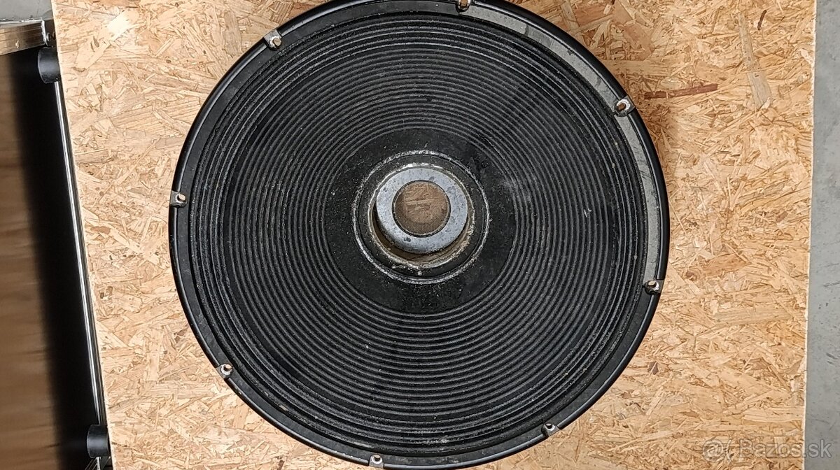 Spálený RCF LF18G401 - 4