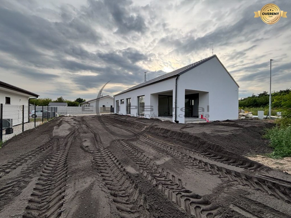 SKOLAUDOVANÉ Štýlový 4i dom – ŠTANDARD v cene - 4