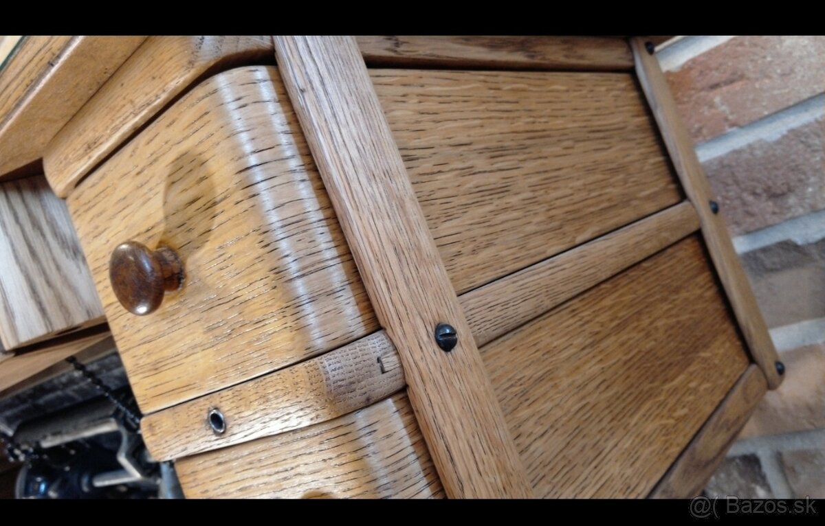 Predam stolik singer. - 4