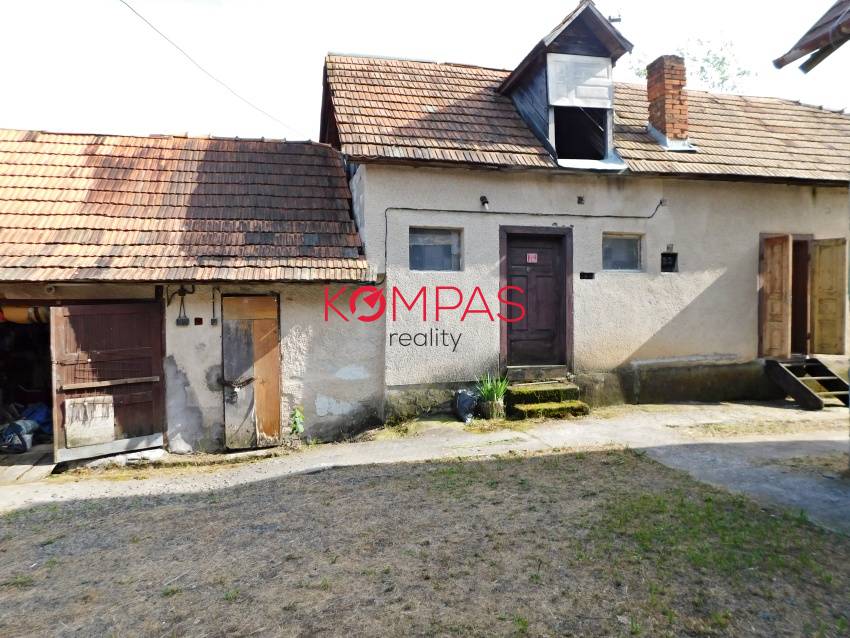 NA PREDAJ DVA DOMY S DVOROM A VEĽKÝM POZEMKOM LOKALITA - KR - 4