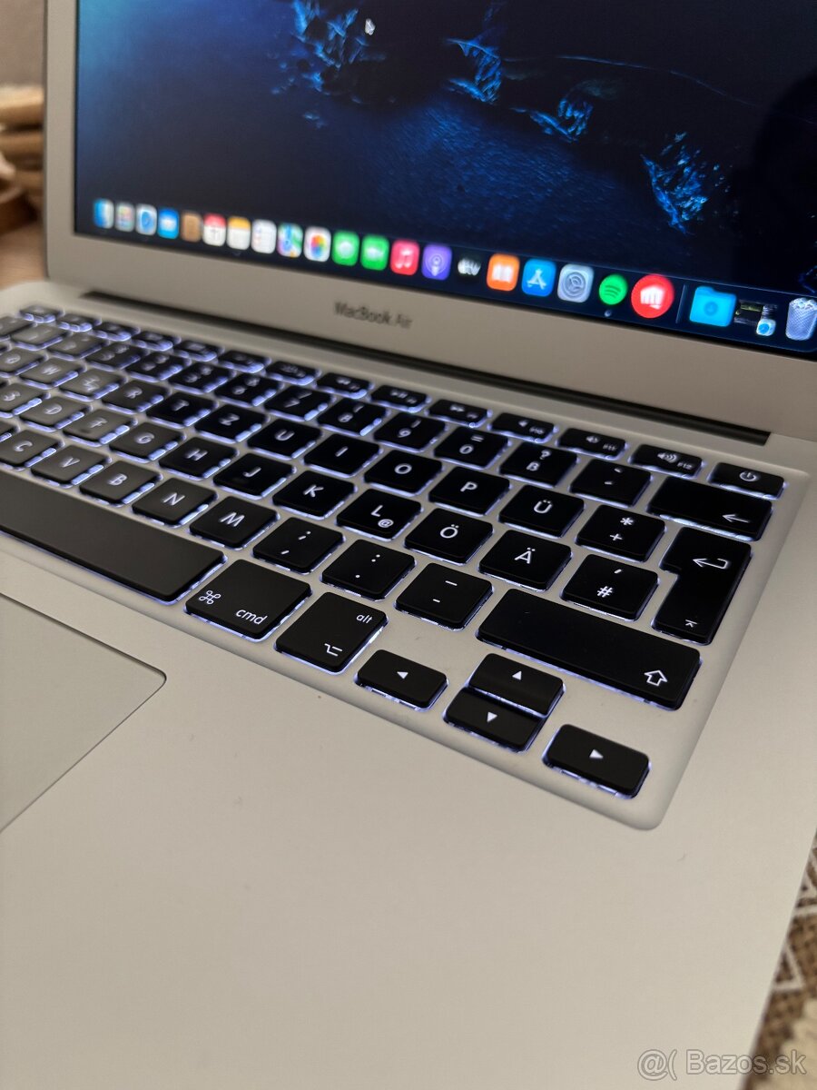 Apple Macbook Air 13-inch - 4