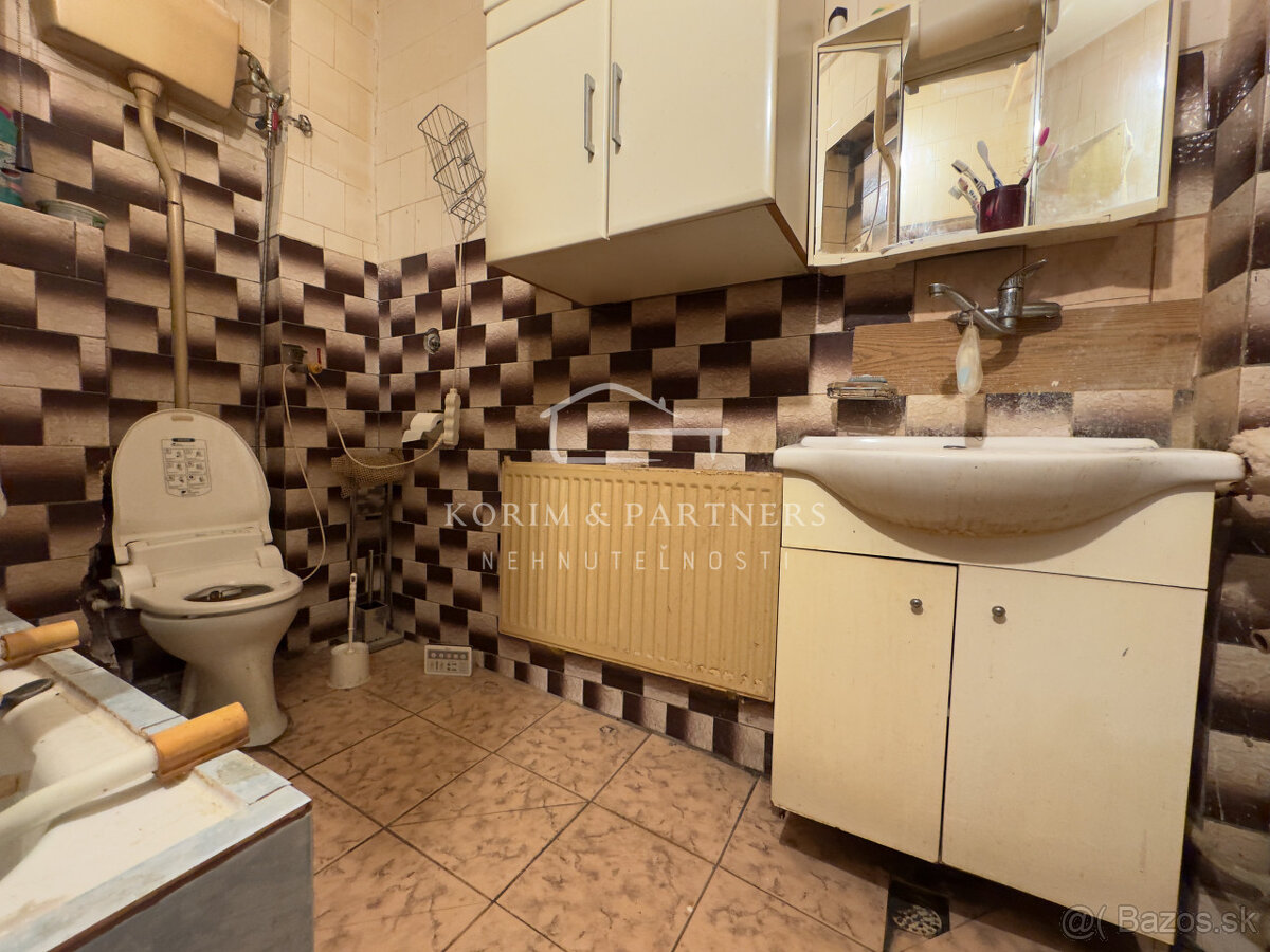 Dom bez záhrady s menším dvorom a terasou, Komárno - 4