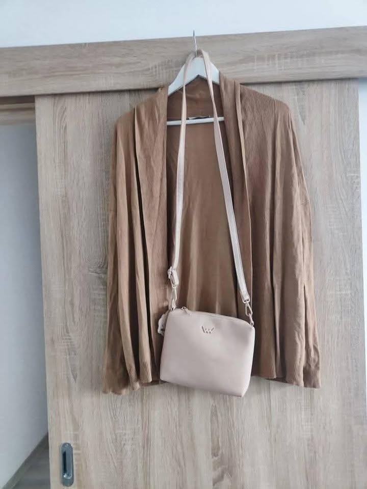 pletené šaty, mikina, hnedý cardigan, kabelka - 4