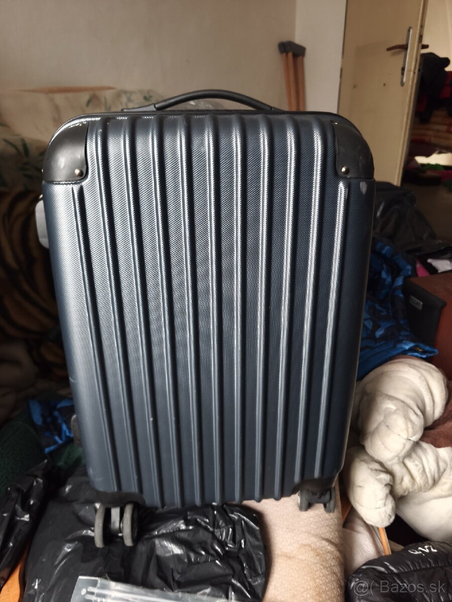 Kvalitné cestovné kufre, rôzne veľkosti - 4